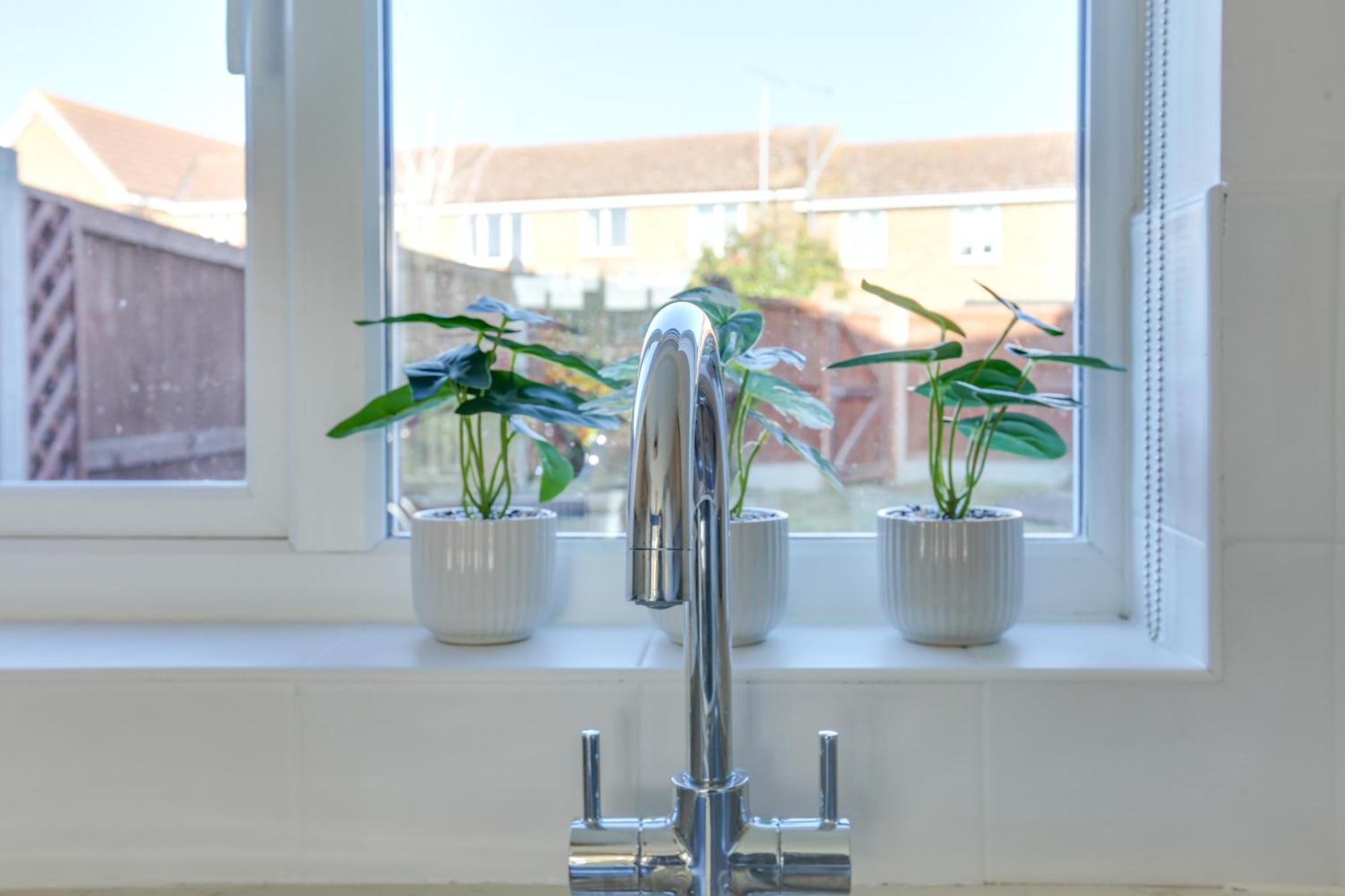 Cosy Two Bedroom House - Chelmsford - Free Parking And Wifi Exterior photo